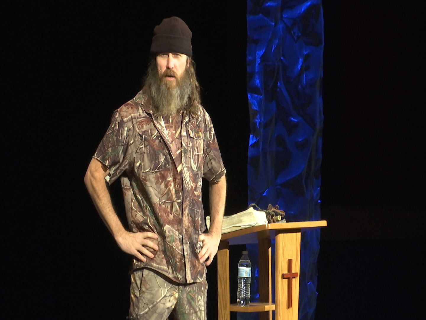 "Duck Dynasty" star visits Emmanuel Baptist Church to speak to men and boys